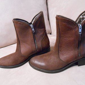 Women’s New Chocolate brown, fur lined, Sail Lakers, leather boots, size 6.5.